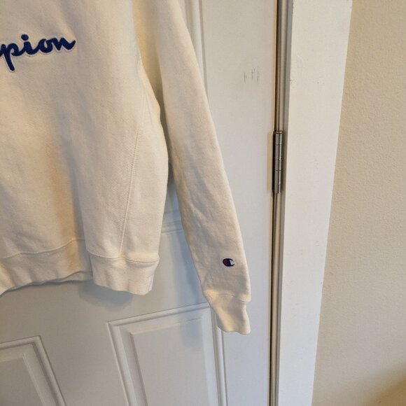 Champion Like New Cropped White Sweatshirt 'Champion' Spell Out Size Small - Picture 3 of 7